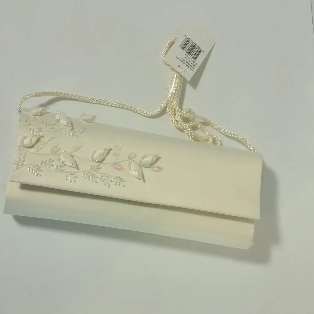 Things Remembered Vintage Cream Silk Beaded Clutch Bag